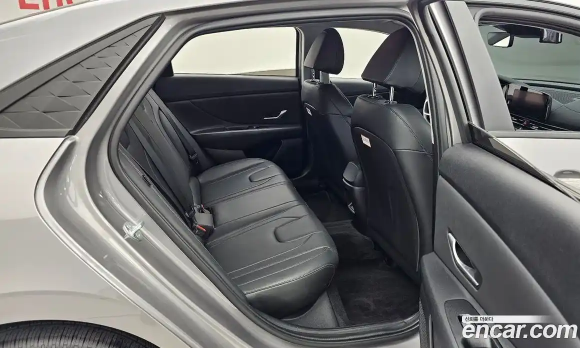 Hyundai Avante 2023 1.6 автомат (гидро), фото 12