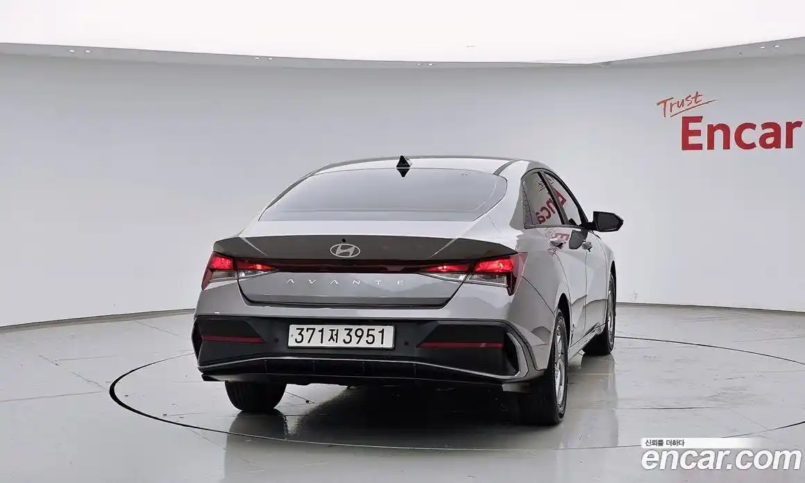 Hyundai Avante 2023 1.6 автомат (гидро), фото 4