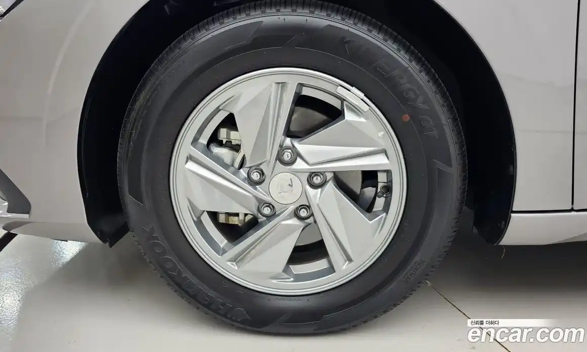 Hyundai Avante 2023 1.6 автомат (гидро), фото 5