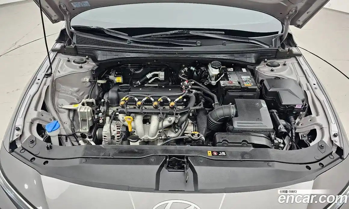 Hyundai Avante 2023 1.6 автомат (гидро), фото 6