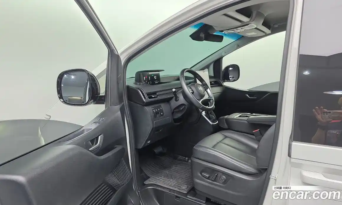 Hyundai Staria 2024 2.2 автомат (гидро), фото 11