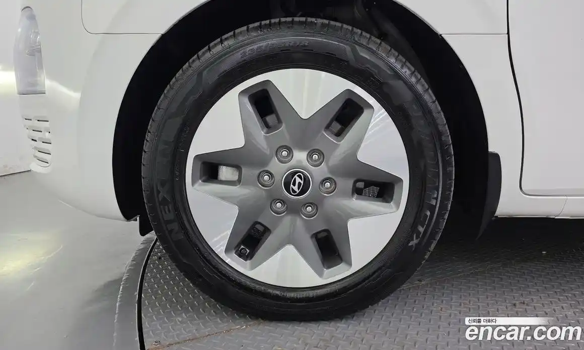 Hyundai Staria 2024 2.2 автомат (гидро), фото 5