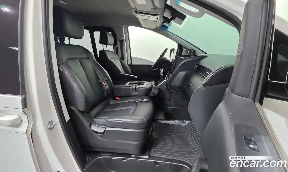 Hyundai Staria 2024 2.2 автомат (гидро), фото 10