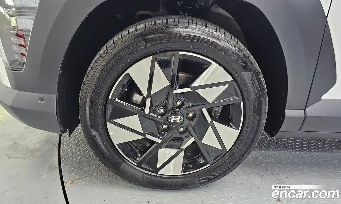 Hyundai Kona 2024 1.6 автомат (гидро), фото 5