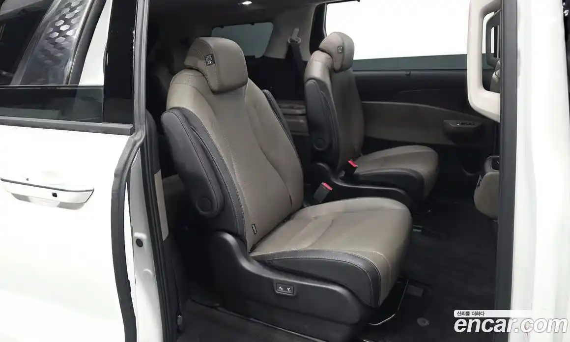 Kia Carnival 2024 1.6 автомат (гидро), фото 18