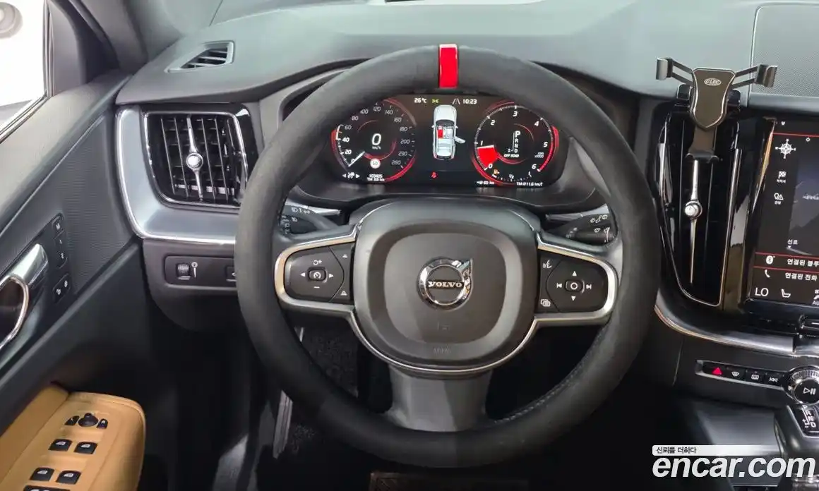 Volvo XC60 2018 2.0 автомат (гидро), фото 13