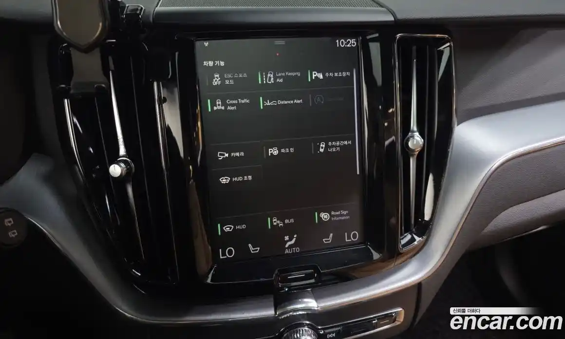 Volvo XC60 2018 2.0 автомат (гидро), фото 16