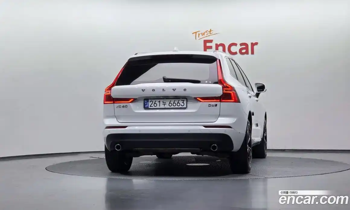 Volvo XC60 2018 2.0 автомат (гидро), фото 4