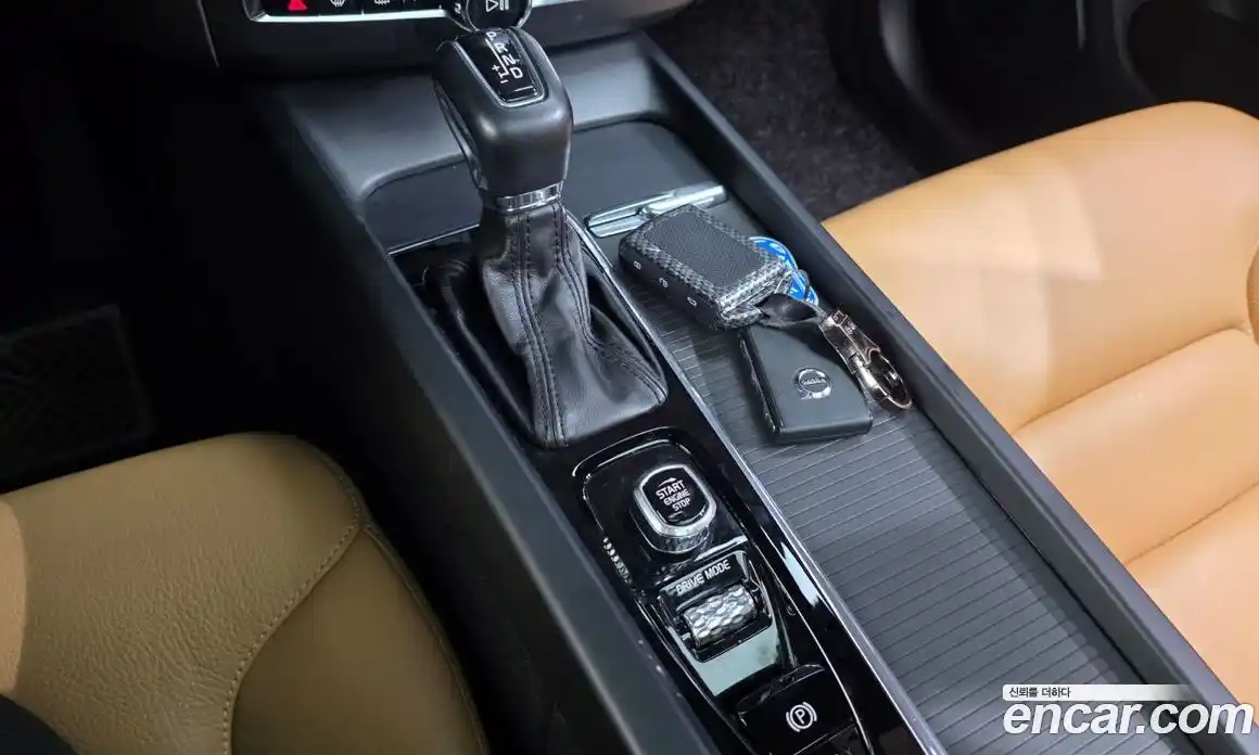 Volvo XC60 2018 2.0 автомат (гидро), фото 9