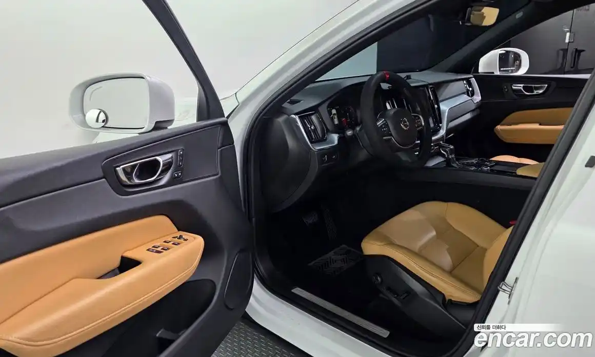 Volvo XC60 2018 2.0 автомат (гидро), фото 10