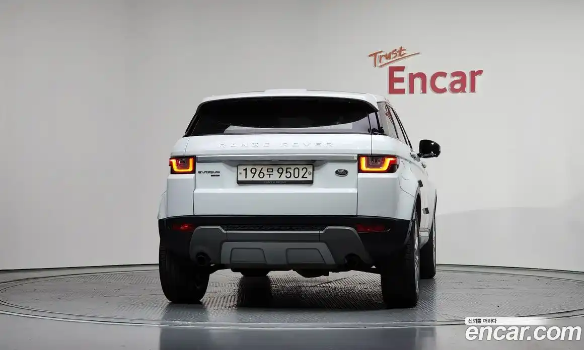 Land Rover Range Rover Evoque 2019 2.0 автомат (гидро), фото 4