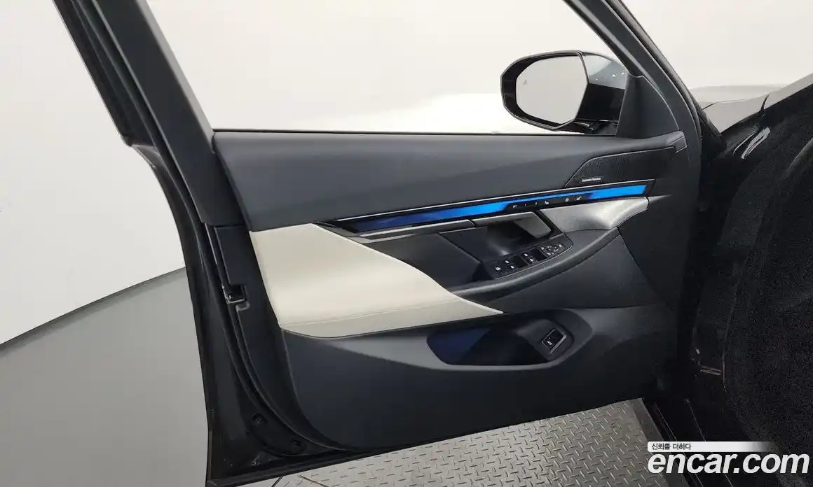 BMW 5 серия 2025 2.0 автомат (гидро), фото 14