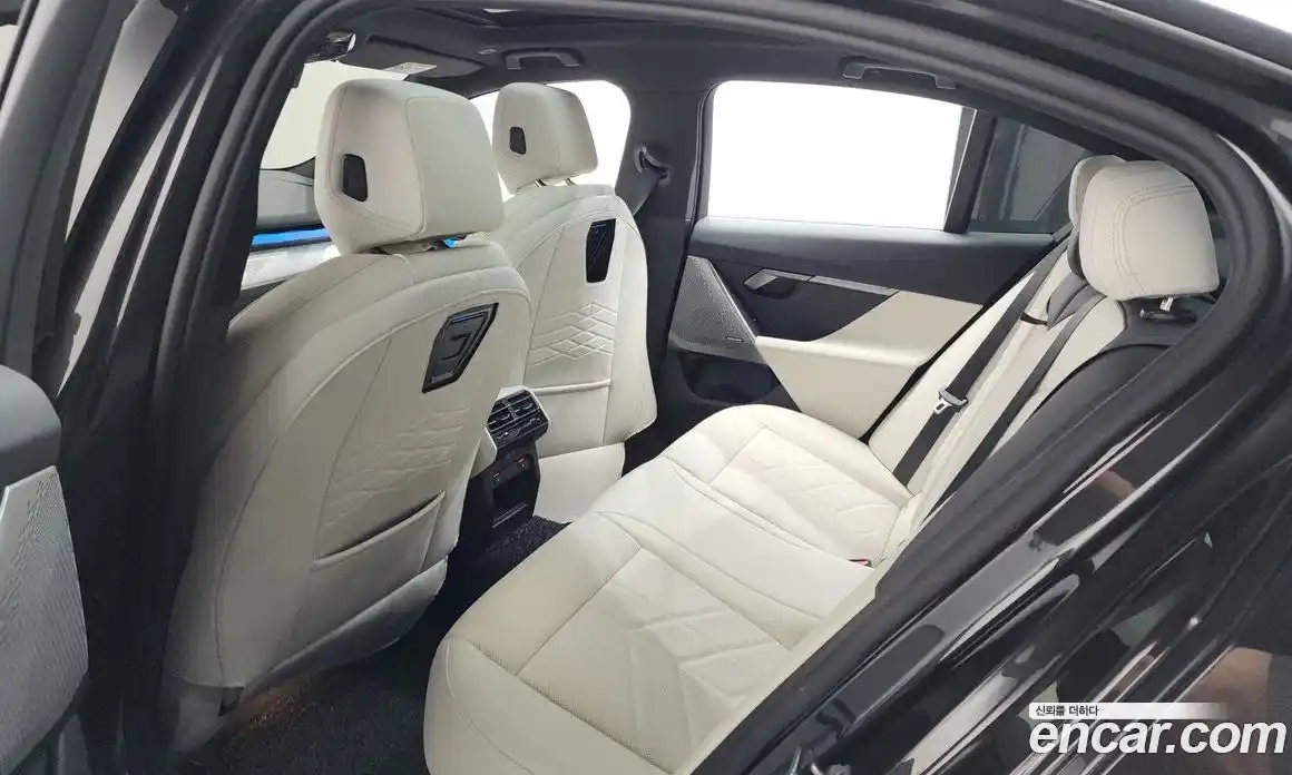 BMW 5 серия 2025 2.0 автомат (гидро), фото 17