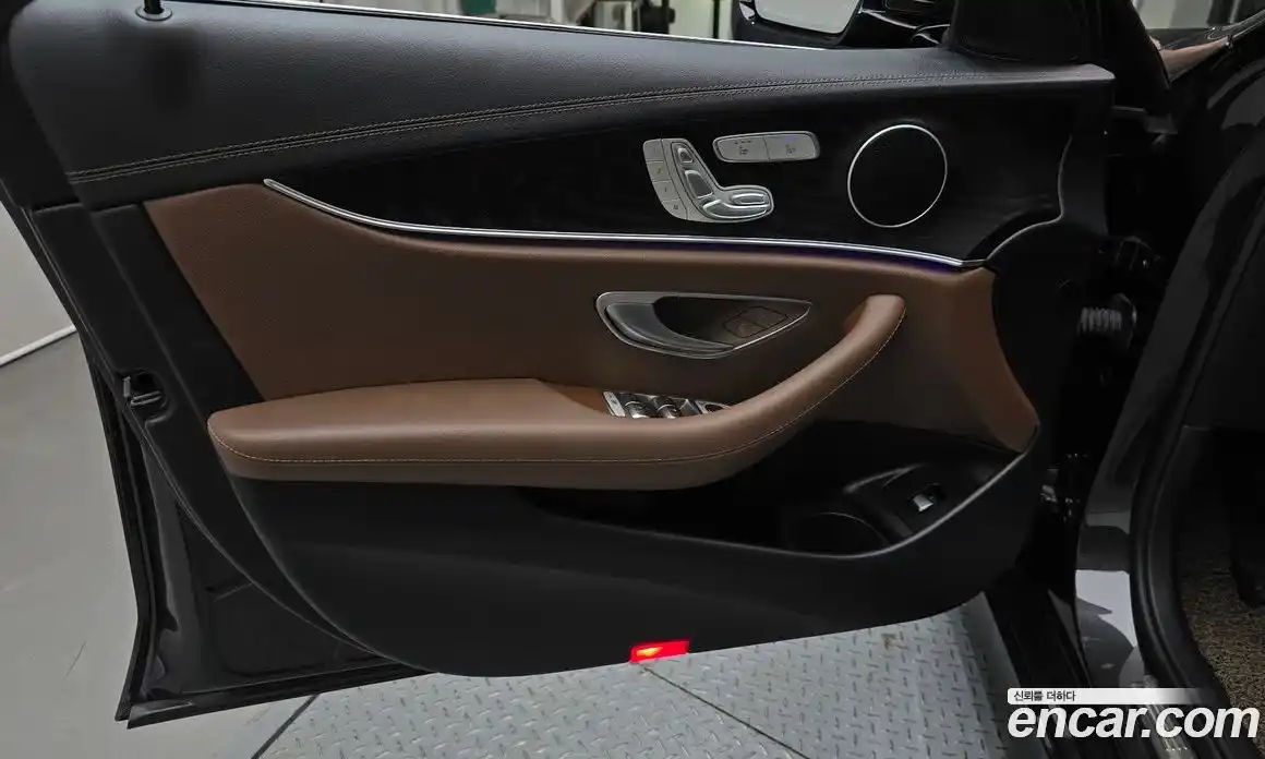 Mercedes-Benz E-Class 2023 2.0 автомат (гидро), фото 14