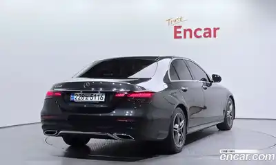 Mercedes-Benz E-Class 2023 2.0 автомат (гидро), миниатюра 2
