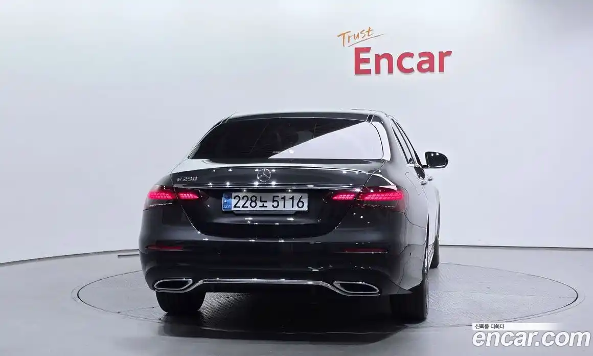 Mercedes-Benz E-Class 2023 2.0 автомат (гидро), фото 4