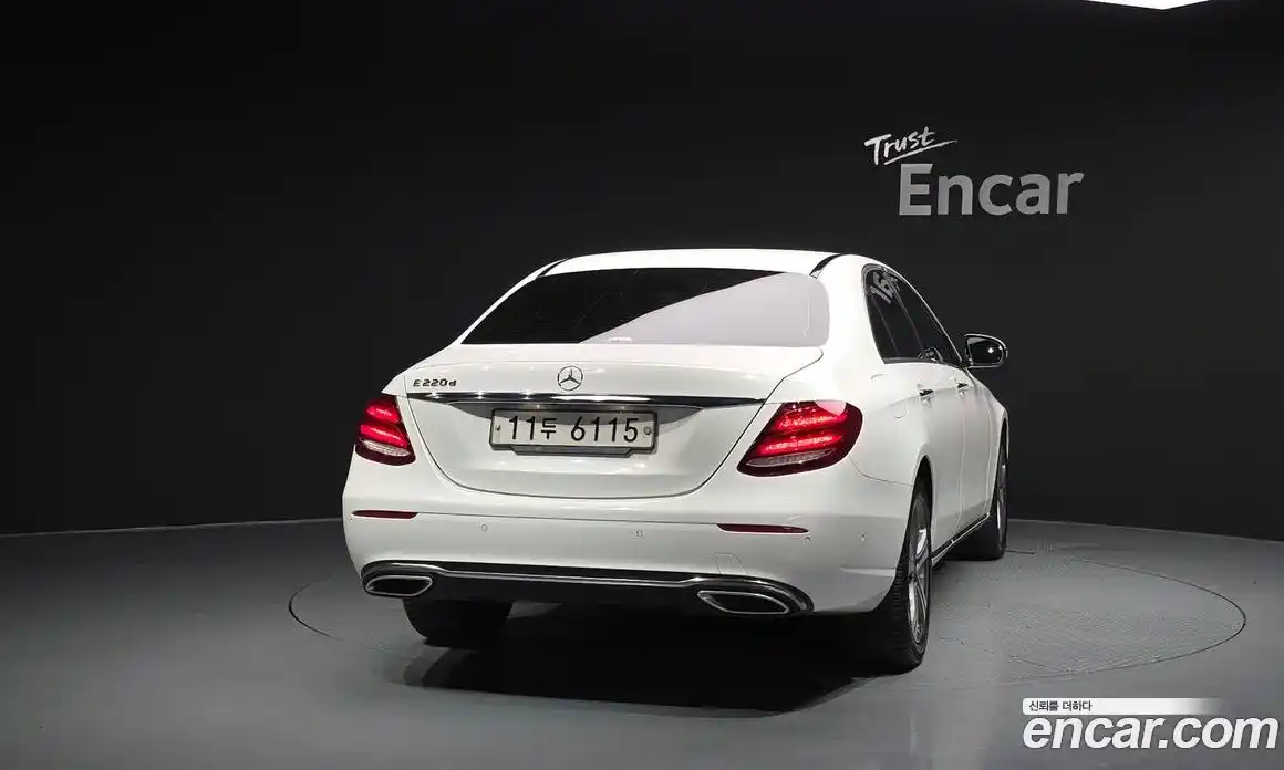 Mercedes-Benz E-Class 2019 1.9 автомат (гидро), фото 4