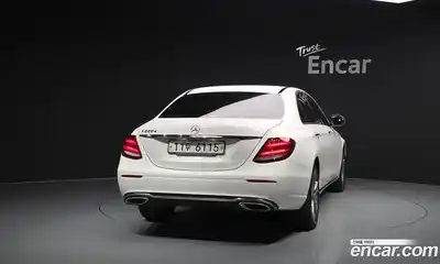 Mercedes-Benz E-Class 2019 1.9 автомат (гидро), миниатюра 4