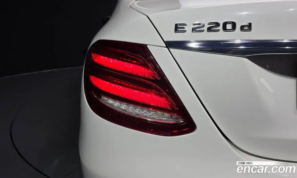 Mercedes-Benz E-Class 2019 1.9 автомат (гидро), фото 9