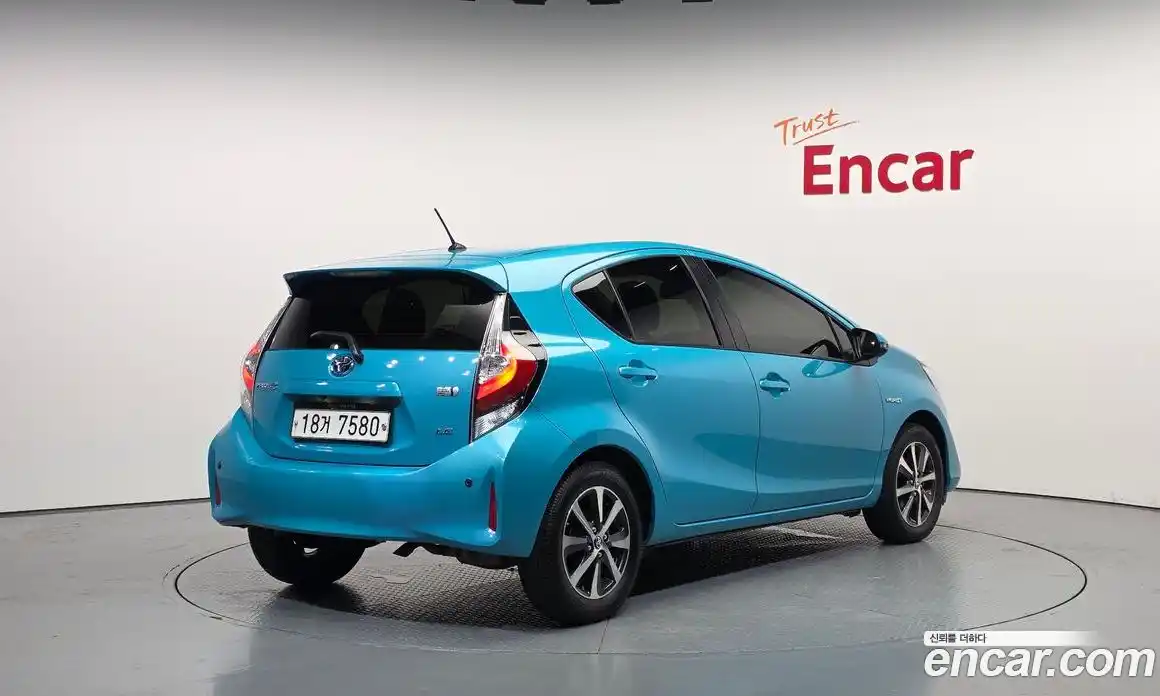 Toyota Prius 2019 1.5 автомат (гидро), фото 2 Toyota Prius 2019 1.5 автомат (гидро), фото 2