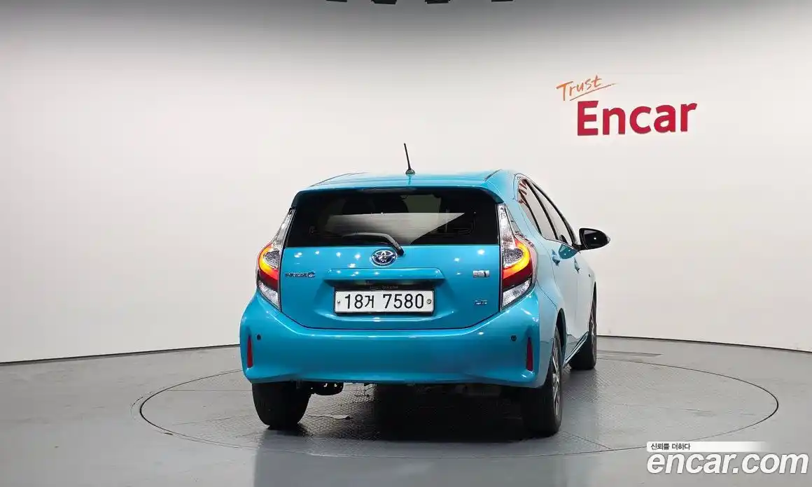 Toyota Prius 2019 1.5 автомат (гидро), фото 4 Toyota Prius 2019 1.5 автомат (гидро), фото 4