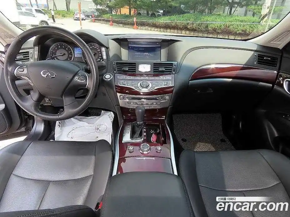 Infiniti Q70 2017 3.7 автомат (гидро), фото 7 Infiniti Q70 2017 3.7 автомат (гидро), фото 7
