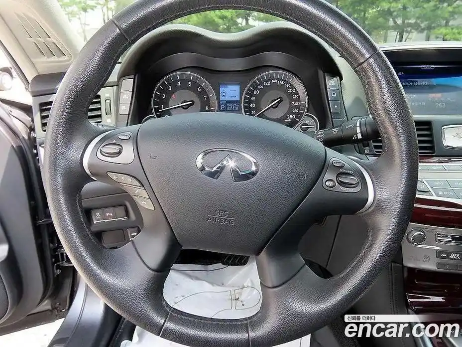 Infiniti Q70 2017 3.7 автомат (гидро), фото 8 Infiniti Q70 2017 3.7 автомат (гидро), фото 8