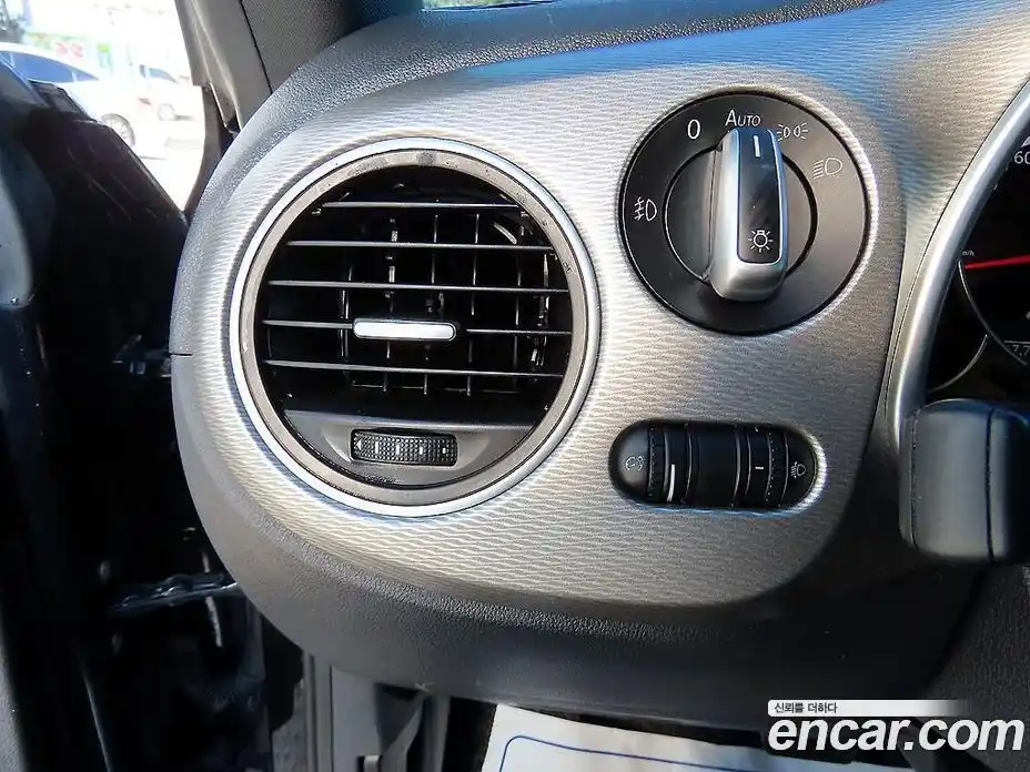 Volkswagen Beatle 2015 2.0 автомат (гидро), фото 12