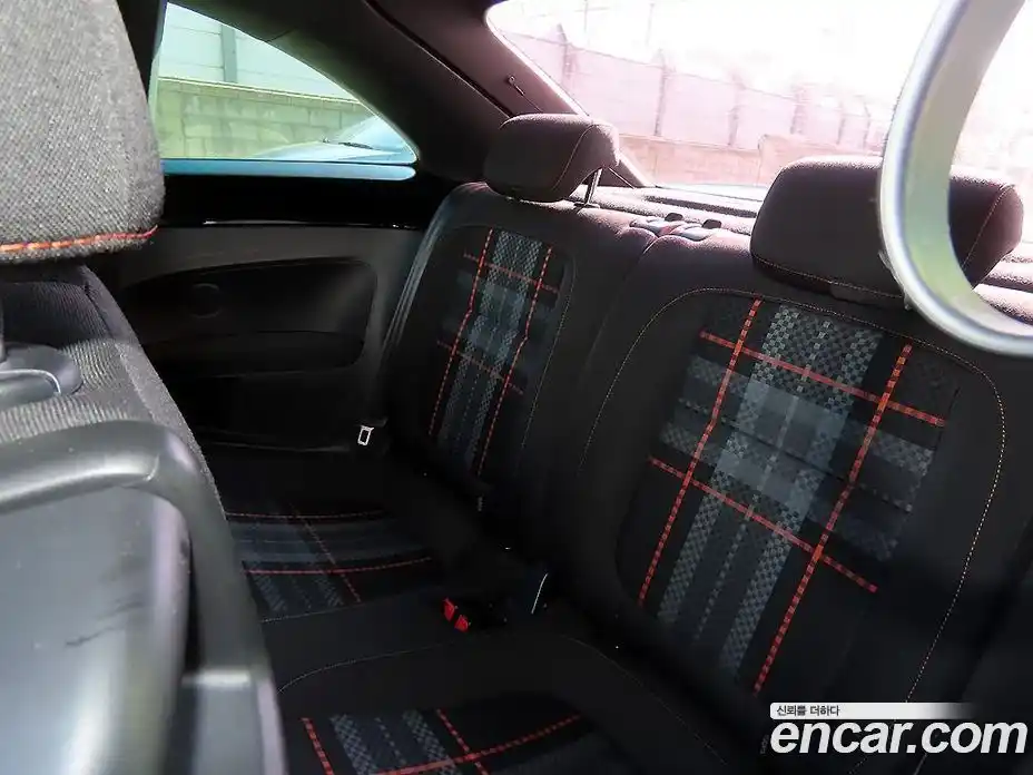Volkswagen Beatle 2015 2.0 автомат (гидро), фото 6