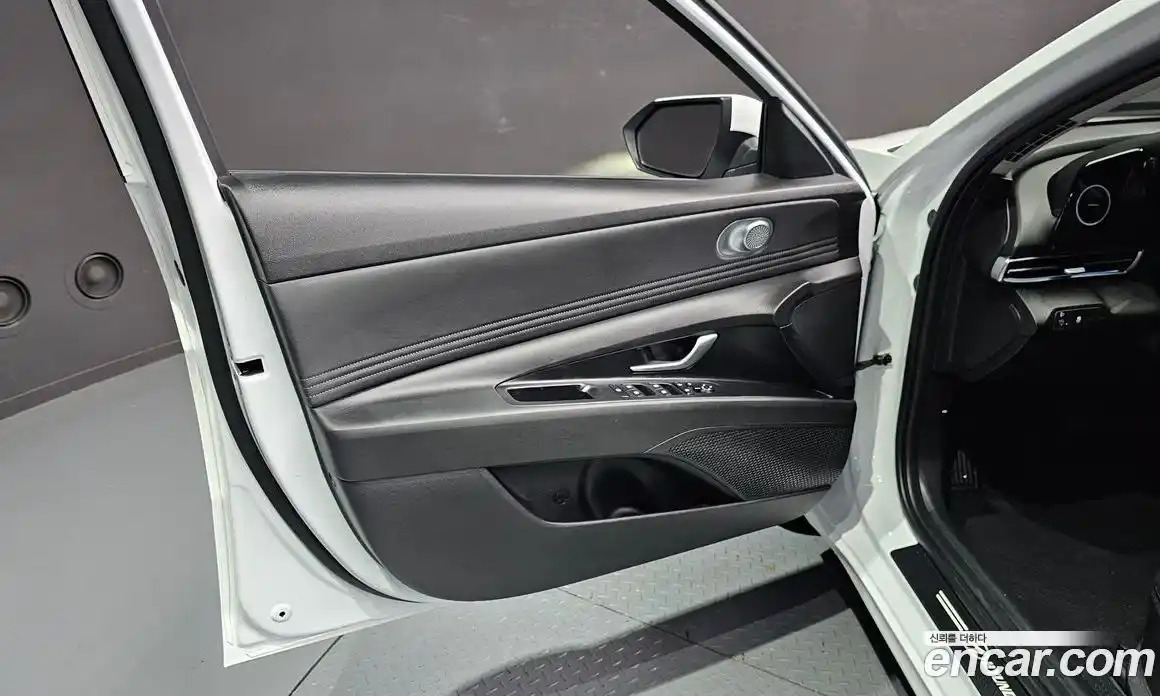Hyundai Avante 2023 1.6 автомат (гидро), фото 14