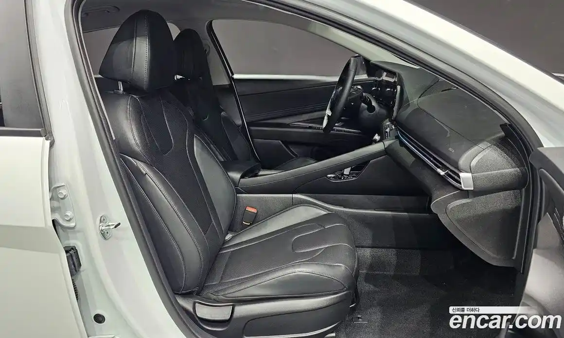Hyundai Avante 2023 1.6 автомат (гидро), фото 18