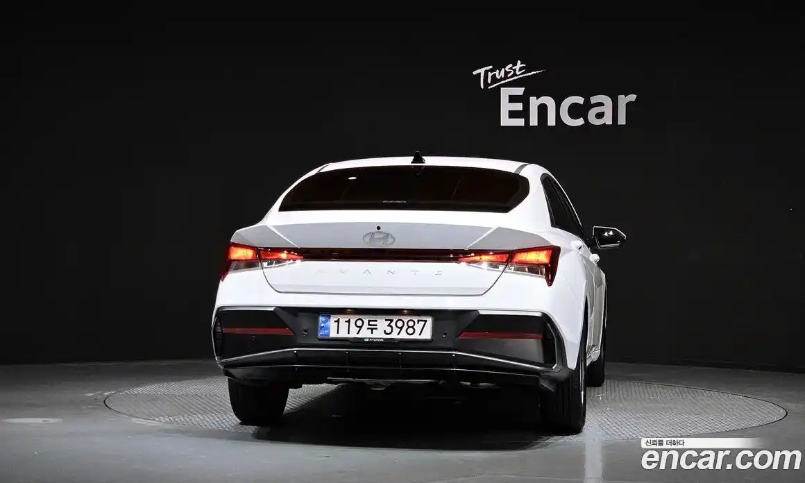 Hyundai Avante 2023 1.6 автомат (гидро), фото 4