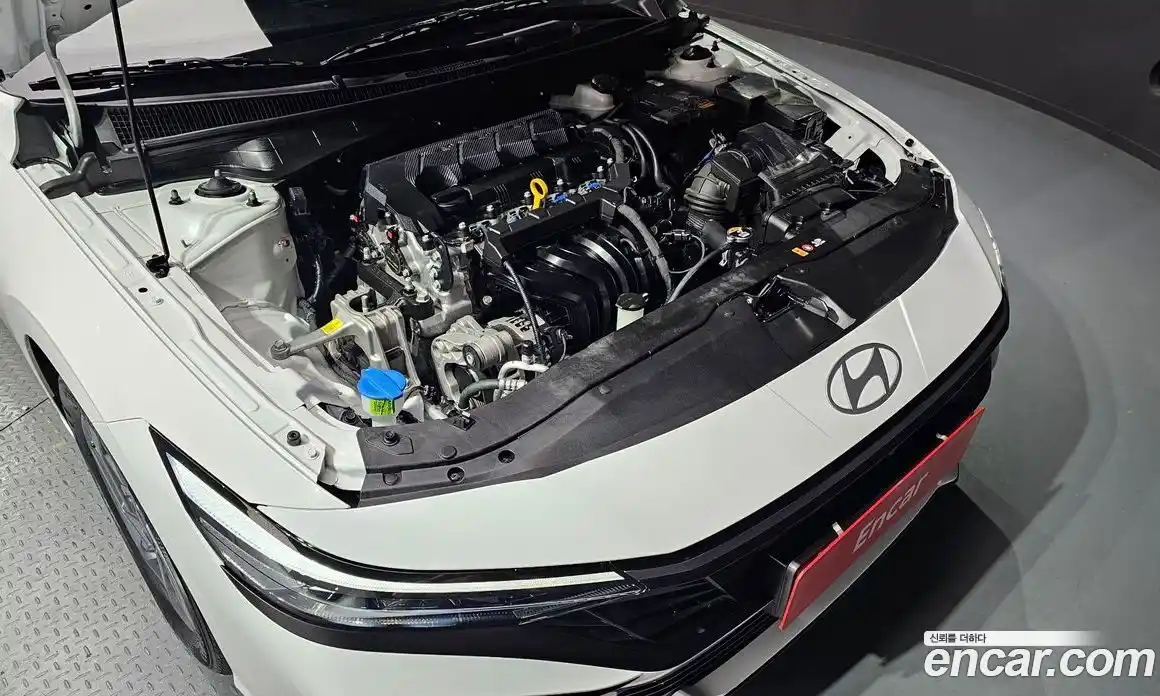 Hyundai Avante 2023 1.6 автомат (гидро), фото 6