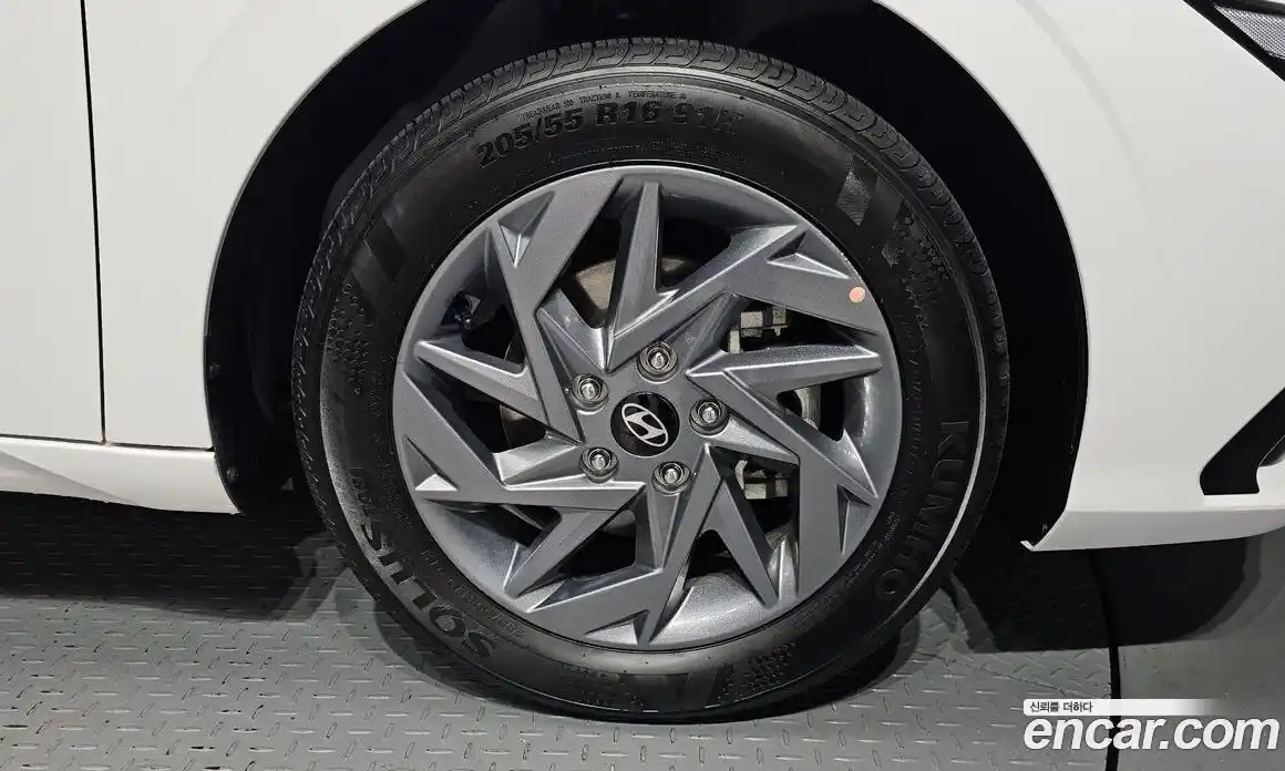 Hyundai Avante 2023 1.6 автомат (гидро), фото 7