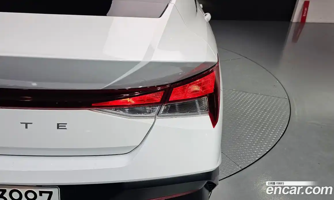 Hyundai Avante 2023 1.6 автомат (гидро), фото 9