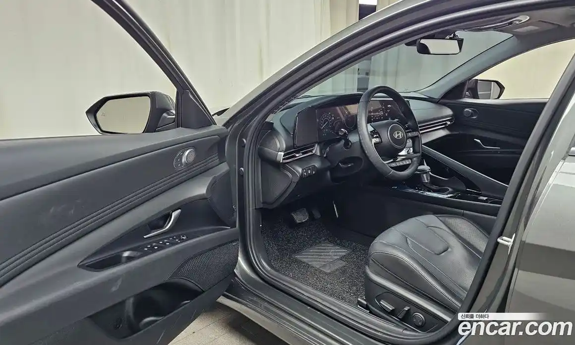 Hyundai Avante 2024 1.6 автомат (гидро), фото 13