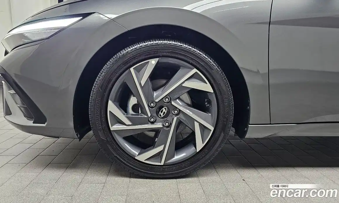 Hyundai Avante 2024 1.6 автомат (гидро), фото 5