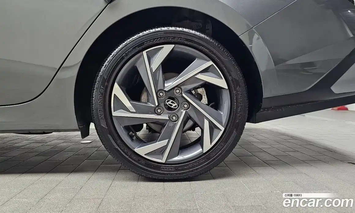 Hyundai Avante 2024 1.6 автомат (гидро), фото 7