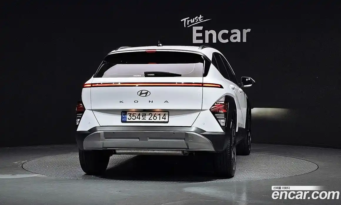 Hyundai Kona 2023 1.6 автомат (гидро), фото 4