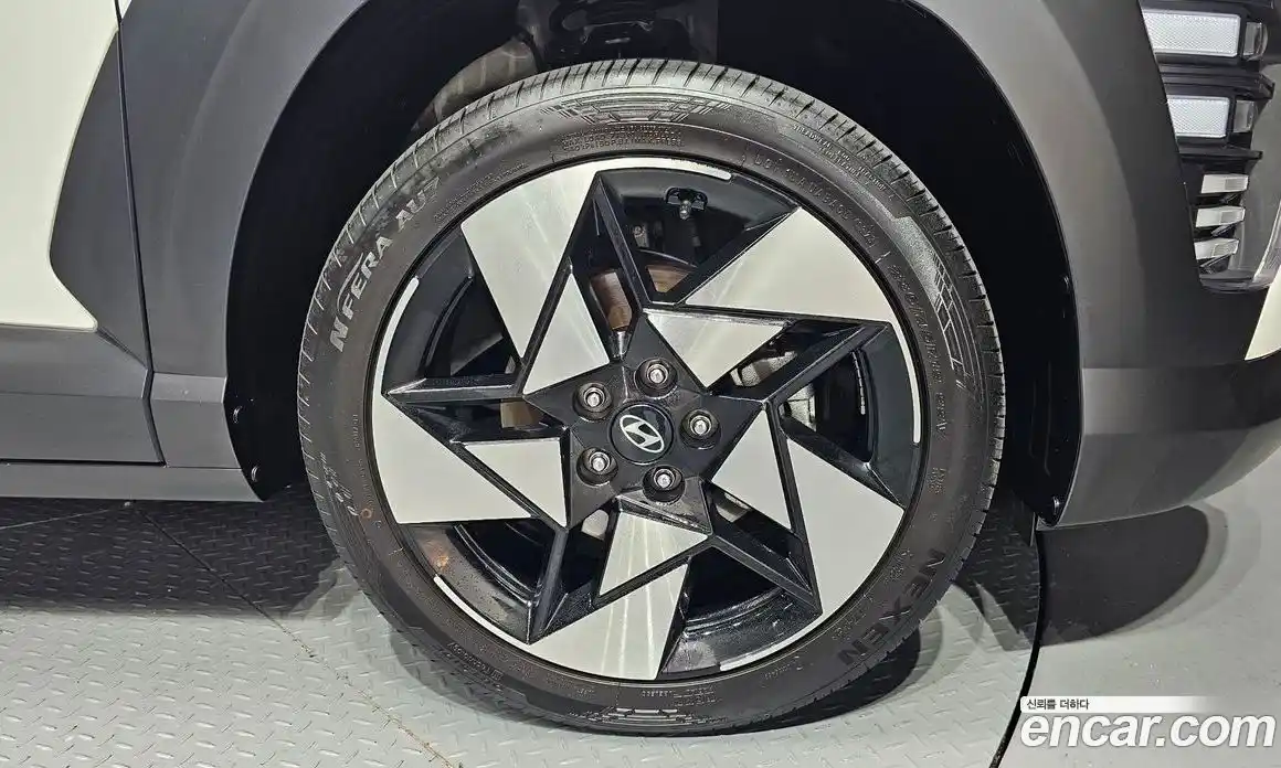 Hyundai Kona 2023 1.6 автомат (гидро), фото 7