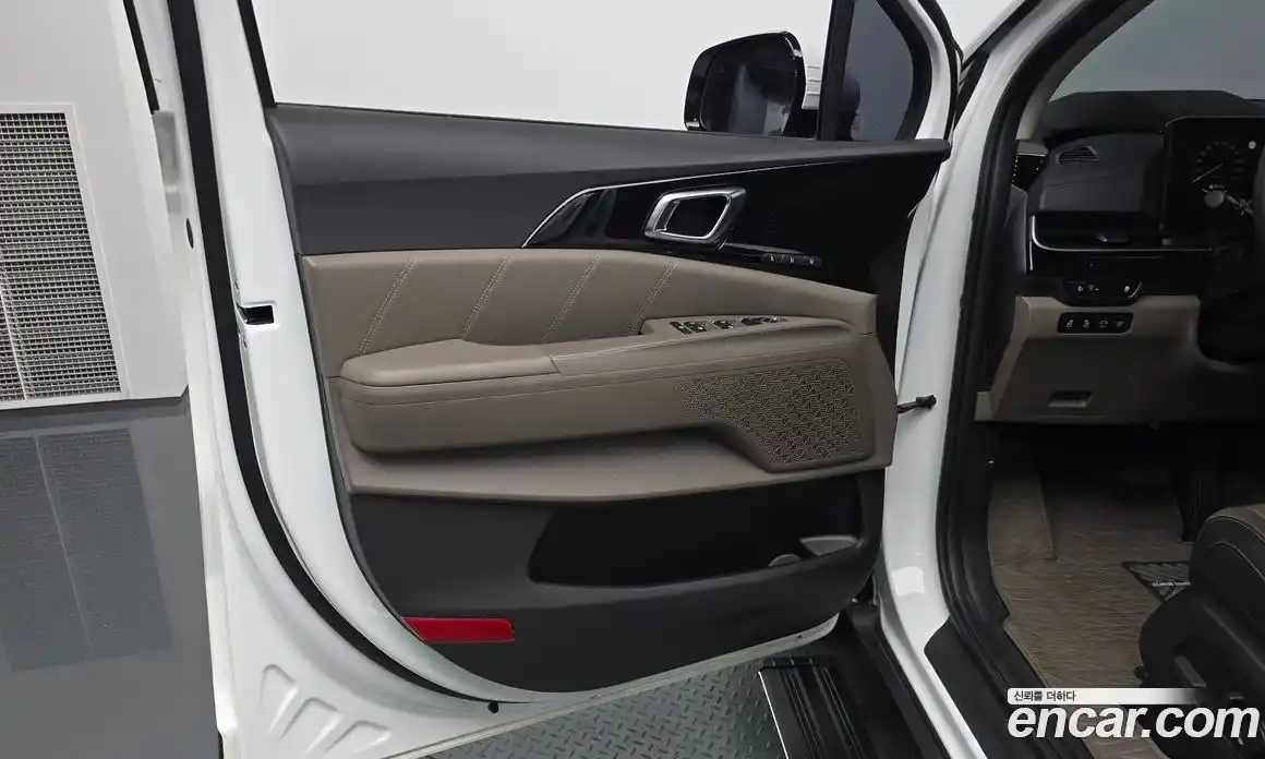 Kia Carnival 2024 1.6 автомат (гидро), фото 13