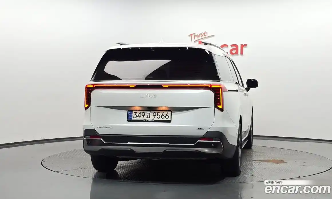 Kia Carnival 2024 1.6 автомат (гидро), фото 3