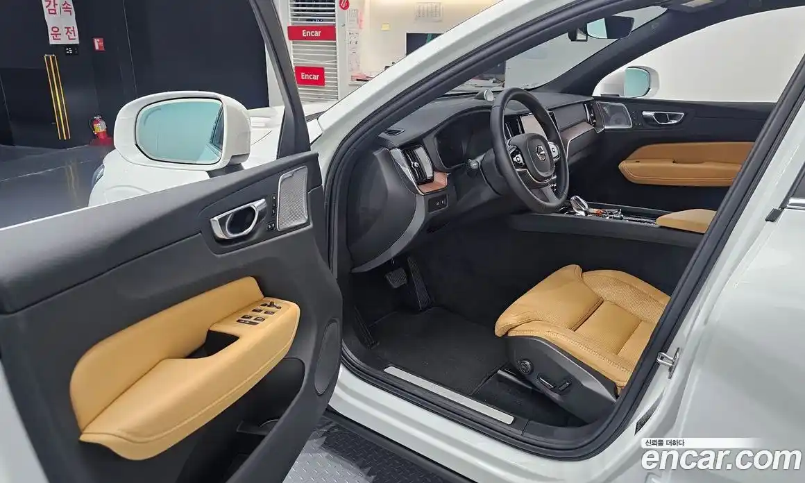 Volvo XC60 2024 2.0 автомат (гидро), фото 12
