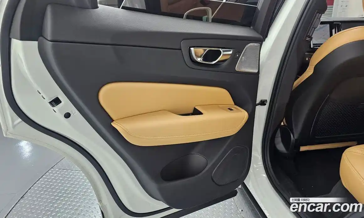 Volvo XC60 2024 2.0 автомат (гидро), фото 14