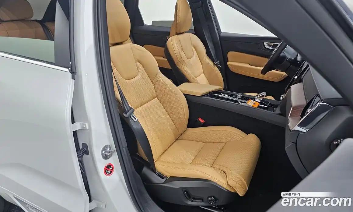 Volvo XC60 2024 2.0 автомат (гидро), фото 15