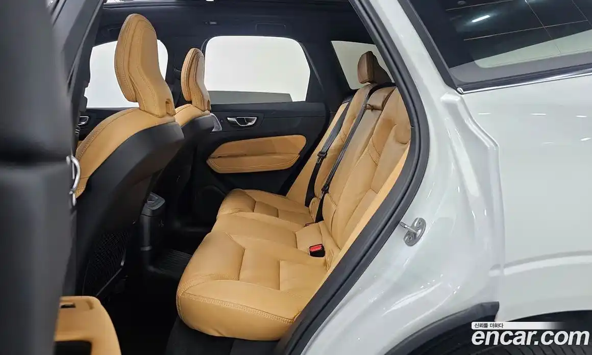 Volvo XC60 2024 2.0 автомат (гидро), фото 17