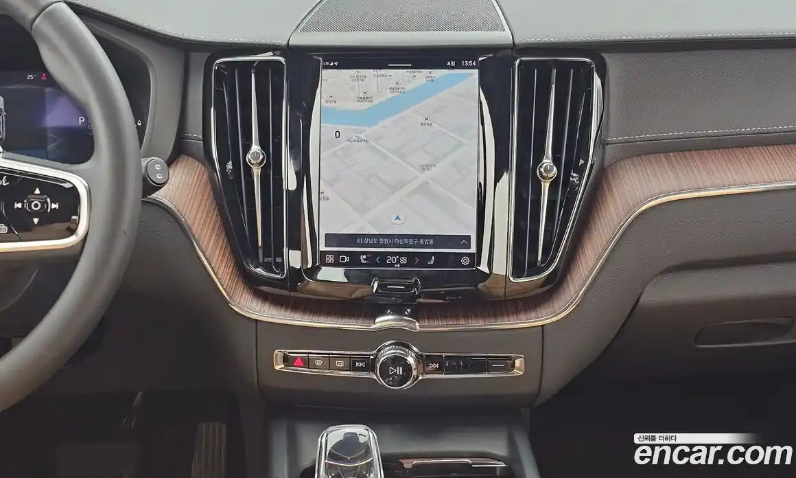 Volvo XC60 2024 2.0 автомат (гидро), фото 19