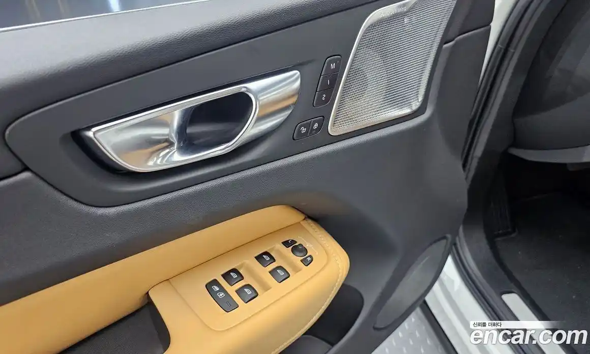 Volvo XC60 2024 2.0 автомат (гидро), фото 27