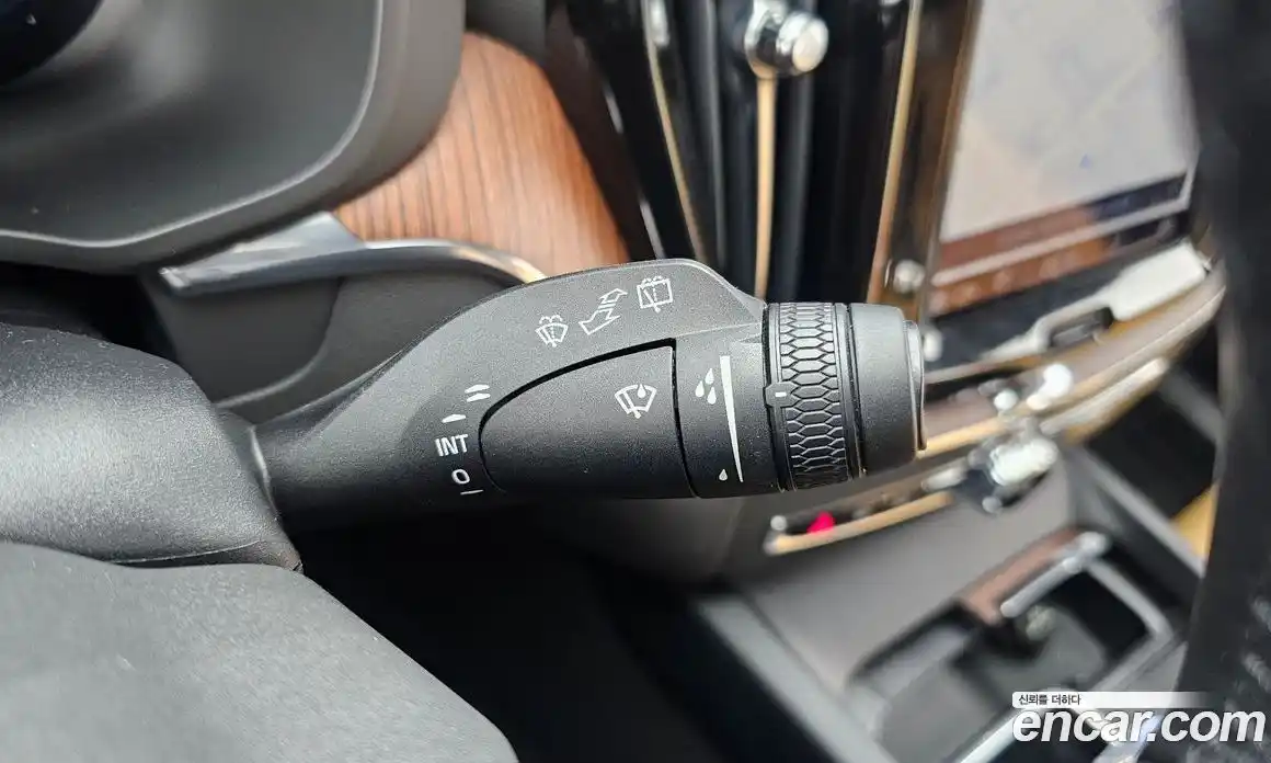 Volvo XC60 2024 2.0 автомат (гидро), фото 28