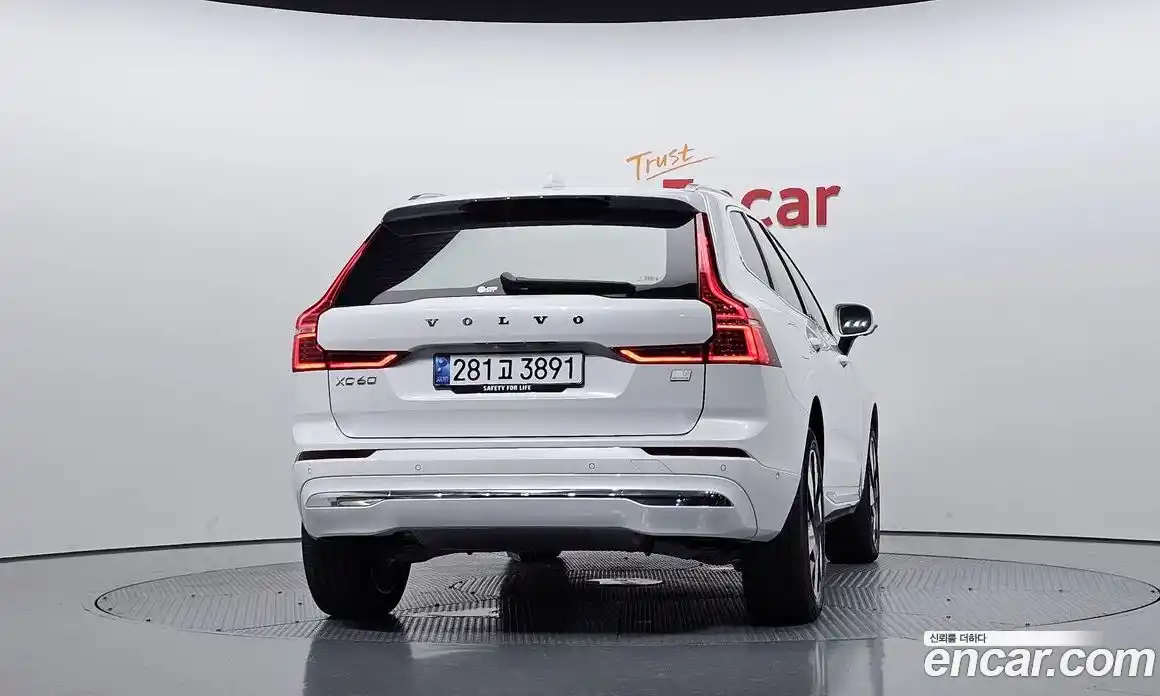 Volvo XC60 2024 2.0 автомат (гидро), фото 3